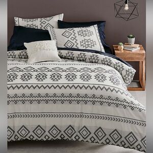 Distinctly Home

Costa 3-Piece Cotton Duvet Cover Set
